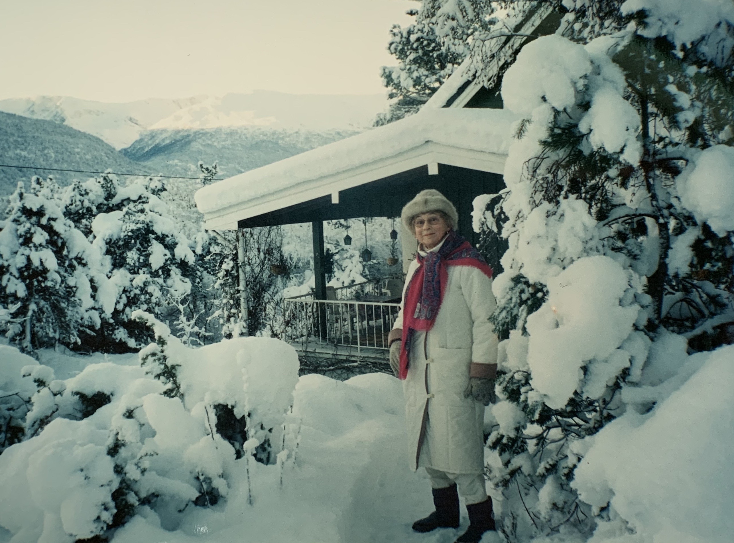 Historical family photo in Norwegian mountains